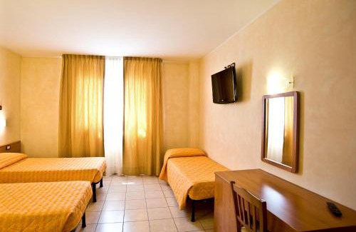 Funes Hotel | Discover Hotel Colombo: Pet-Friendly Stay with Breakfast