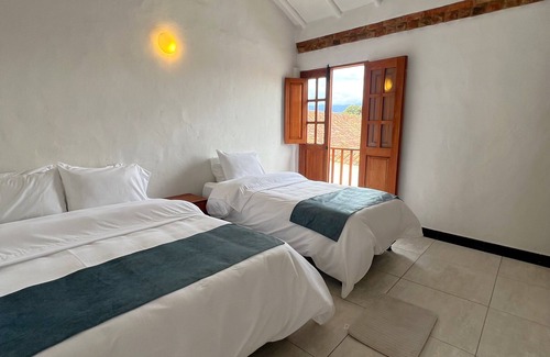 Old Town Hotel | Central Hotel Colonial: Family and Pet-Friendly Retreat