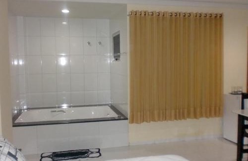 Luis Eduardo Magalhaes Hotel | Welcoming Hotel Columbia: Pet-Friendly with Breakfast Included