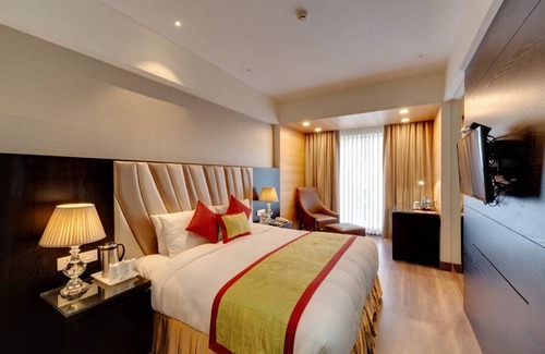 Bemloi Hotel | Relax at Hotel Combermere: Pool, Spa & Family-Friendly Fun