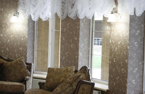 Sviatohirsk Hotel | Inviting Stay at Hotel Complex Monarkh with Pool & Breakfast