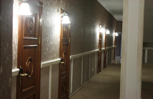Sviatohirsk Hotel | Inviting Stay at Hotel Complex Monarkh with Pool & Breakfast