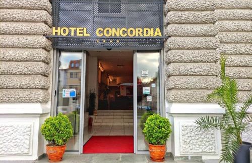 Tirgu Mures Hotel | Elegant Escape at Hotel Concordia with Oceanfront Views