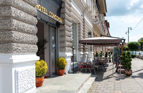 Tirgu Mures Hotel | Elegant Escape at Hotel Concordia with Oceanfront Views