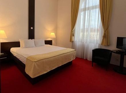 Tirgu Mures Hotel | Elegant Escape at Hotel Concordia with Oceanfront Views