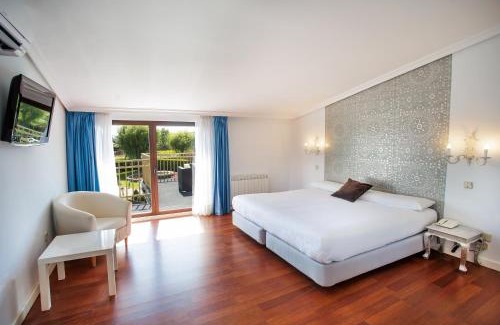 Ciudad Rodrigo Hotel | Oceanfront Relaxation at Hotel Conde Rodrigo 2 - 4 Stars