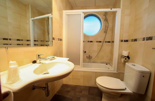 Monforte de Lemos Hotel | Discover Hotel Condes de Lemos: Eco-Friendly Comfort Awaits