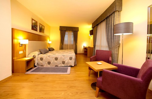 Monforte de Lemos Hotel | Discover Hotel Condes de Lemos: Eco-Friendly Comfort Awaits