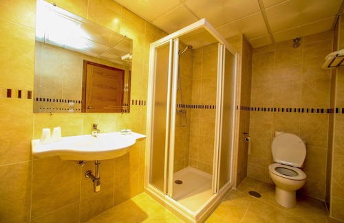 Monforte de Lemos Hotel | Discover Hotel Condes de Lemos: Eco-Friendly Comfort Awaits