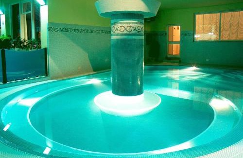 Cattolica Hotel | Hotel Consul: Family-Friendly Stay with Pool & Amenities
