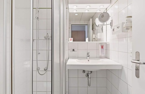 Dietikon District Hotel | Discover Comfort at Hotel Conti Dietikon - 4-Star Retreat