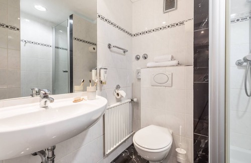 Gutleutviertel Hotel | Accessible Hotel Continental Frankfurt with Breakfast Included