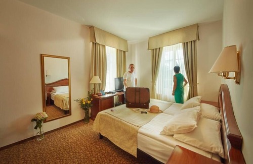 Ankaran Hotel | Elegant Hotel Convent: Pool, Spa & Family-Friendly Stays
