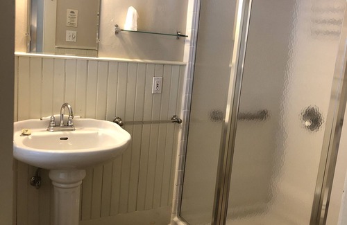 White River Junction Hotel | Welcome to Hotel Coolidge: Family-Friendly with Pool & Dining