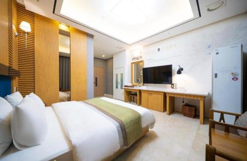 Naju Hotel | Experience Comfort at Hotel Core: Rated 9/10 with Breakfast