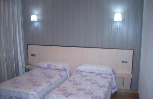 Villares de la Reina Hotel | Budget-Friendly Hotel Corona de Castilla with Family Amenities