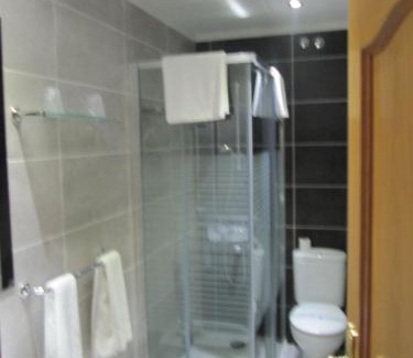 Villares de la Reina Hotel | Budget-Friendly Hotel Corona de Castilla with Family Amenities
