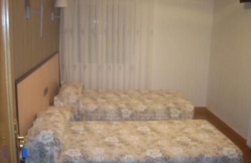 Villares de la Reina Hotel | Budget-Friendly Hotel Corona de Castilla with Family Amenities