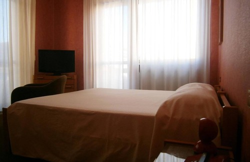 Termoli Hotel | Hotel Corona: 4-Star Retreat with Spa & Breakfast Included