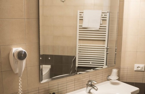 Cavriago Hotel | Discover Comfort at Hotel Corte Business with Spa & Breakfast