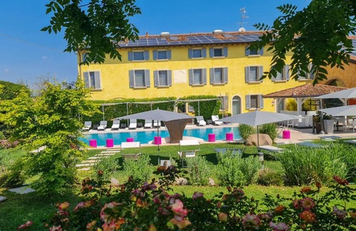 Valeggio sul Mincio Hotel | Eco-Friendly Retreat at Hotel Corte Del Paggio with Pool