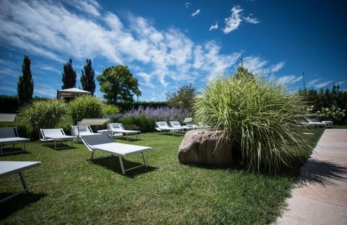 Valeggio sul Mincio Hotel | Eco-Friendly Retreat at Hotel Corte Del Paggio with Pool