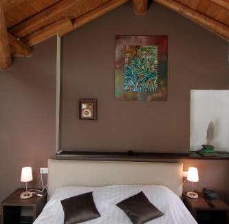 Centro Valle Intelvi Hotel | Pet-Friendly Hotel Corte Santa Libera with Ocean Views