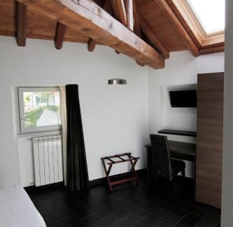 Centro Valle Intelvi Hotel | Pet-Friendly Hotel Corte Santa Libera with Ocean Views