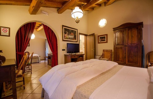 San Prospero Hotel | Discover Hotel Corte Vecchia: 4-Star Comfort Awaits