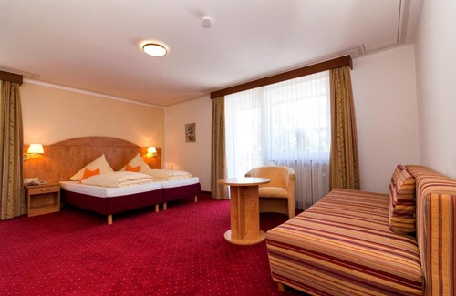 Hoechenschwand House | Discover Comfort at Hotel Cortina – Pet-Friendly Getaway