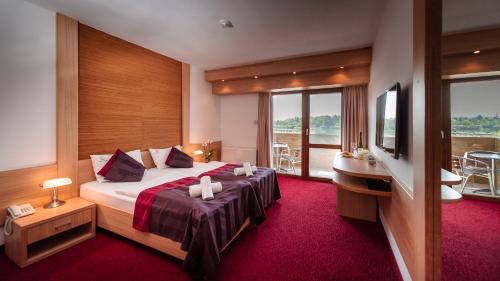 Gyoparosfuerdo Hotel | Ocean View Retreat: Hotel Corvus Aqua with Top Amenities