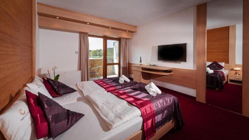 Gyoparosfuerdo Hotel | Ocean View Retreat: Hotel Corvus Aqua with Top Amenities