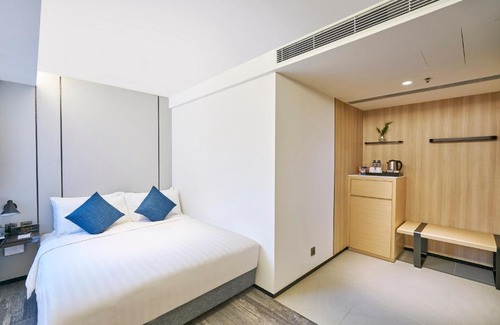 Kwai Chung Hotel | Discover Comfort at Hotel COZi Oasis with Spa & Dining