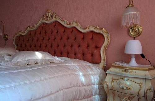 Muenster Hotel | Historic Hotel Croix d'Or et Poste: Ideal for Families & Pets