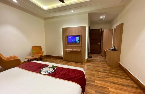 Amritsar Hotel | Convenient Hotel Crown Savoy, Steps from Railway Station