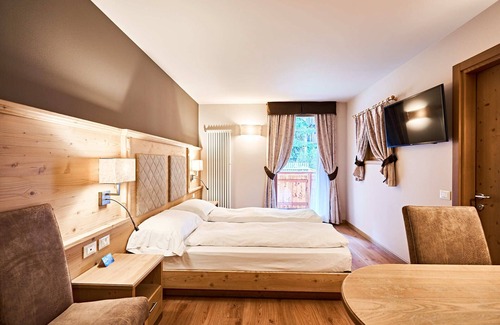 Madonna di Campiglio Hotel | Relax at Hotel Crozzon: Spa, Pool & Guest Rated 9.8