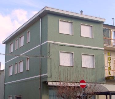 Donoratico Hotel | Family-Friendly Hotel Cucciolo with Hot Tub & Breakfast
