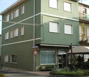 Donoratico Hotel | Family-Friendly Hotel Cucciolo with Hot Tub & Breakfast