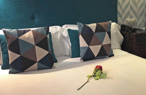 Molinos de Papel Hotel | Relax at Hotel Cueva del Fraile with Pool & Spa Amenities