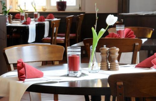 Doebeln Hotel | Discover Comfort at Hotel Döbelner Hof - Pet Friendly Stay