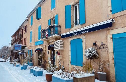 Sault Hotel | Discover Comfort at Hotel D'Albion - Pet Friendly Stay