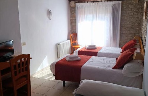 Ares del Maestrat Hotel | Budget-Friendly Hotel D` Ares with Family Amenities