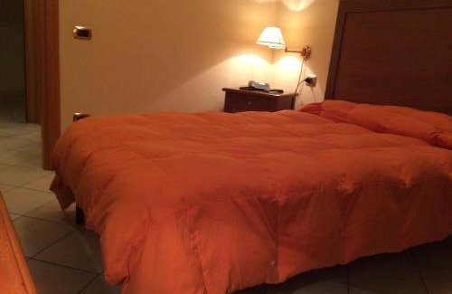 Benevento Hotel | Discover Hotel D.G. Garden with Pool and Hot Tub Access
