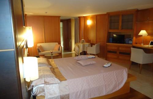 Benevento Hotel | Discover Hotel D.G. Garden with Pool and Hot Tub Access