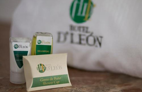 Bucaramanga Hotel | Inviting Hotel D' Leon: Family-Friendly with Pool & Dining