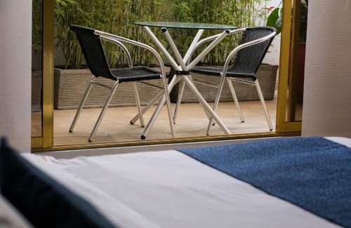 Bucaramanga Hotel | Inviting Hotel D' Leon: Family-Friendly with Pool & Dining