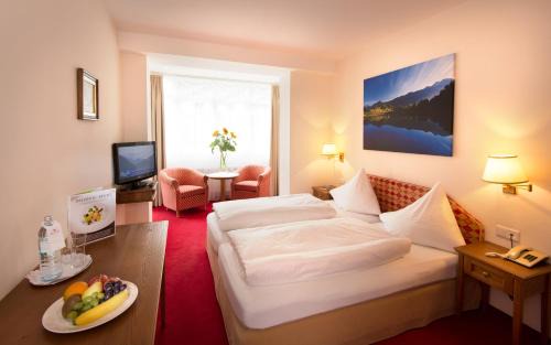 Filzmoos Hotel | Discover Hotel Dachstein: 4-Star Comfort with Hot Tub & Dining