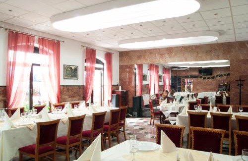 Lugoj Hotel | Family-Friendly Hotel Dacia with Great Guest Ratings