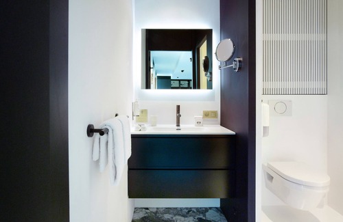 Kortrijk Hotel | Discover Hotel Damier: 4-Star Comfort with Pool & Dining