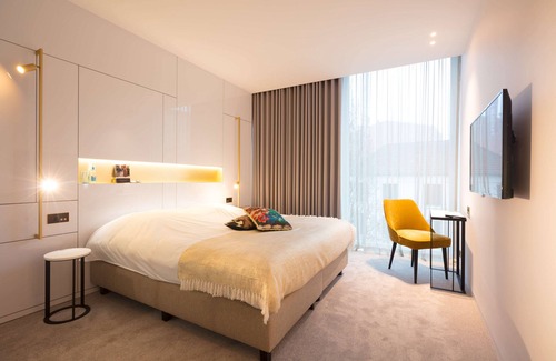 Kortrijk Hotel | Discover Hotel Damier: 4-Star Comfort with Pool & Dining